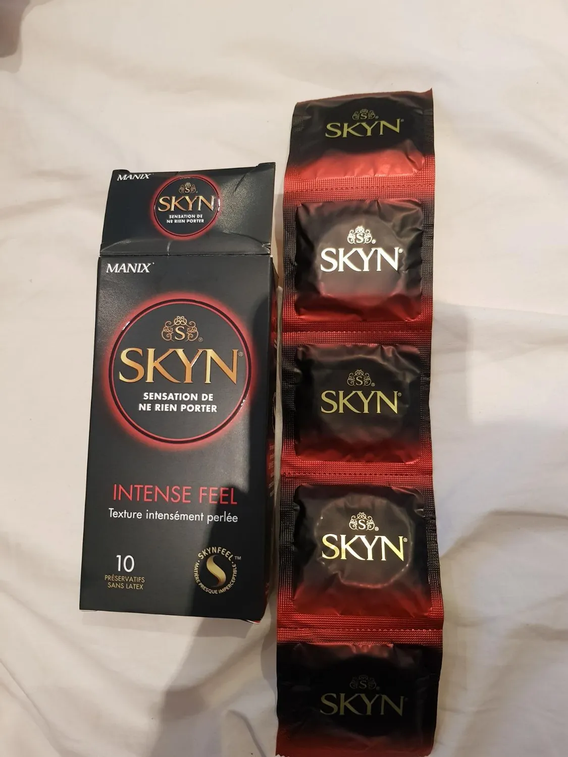 SKYN Intense Feel préservatifs x10 sans latex perlés