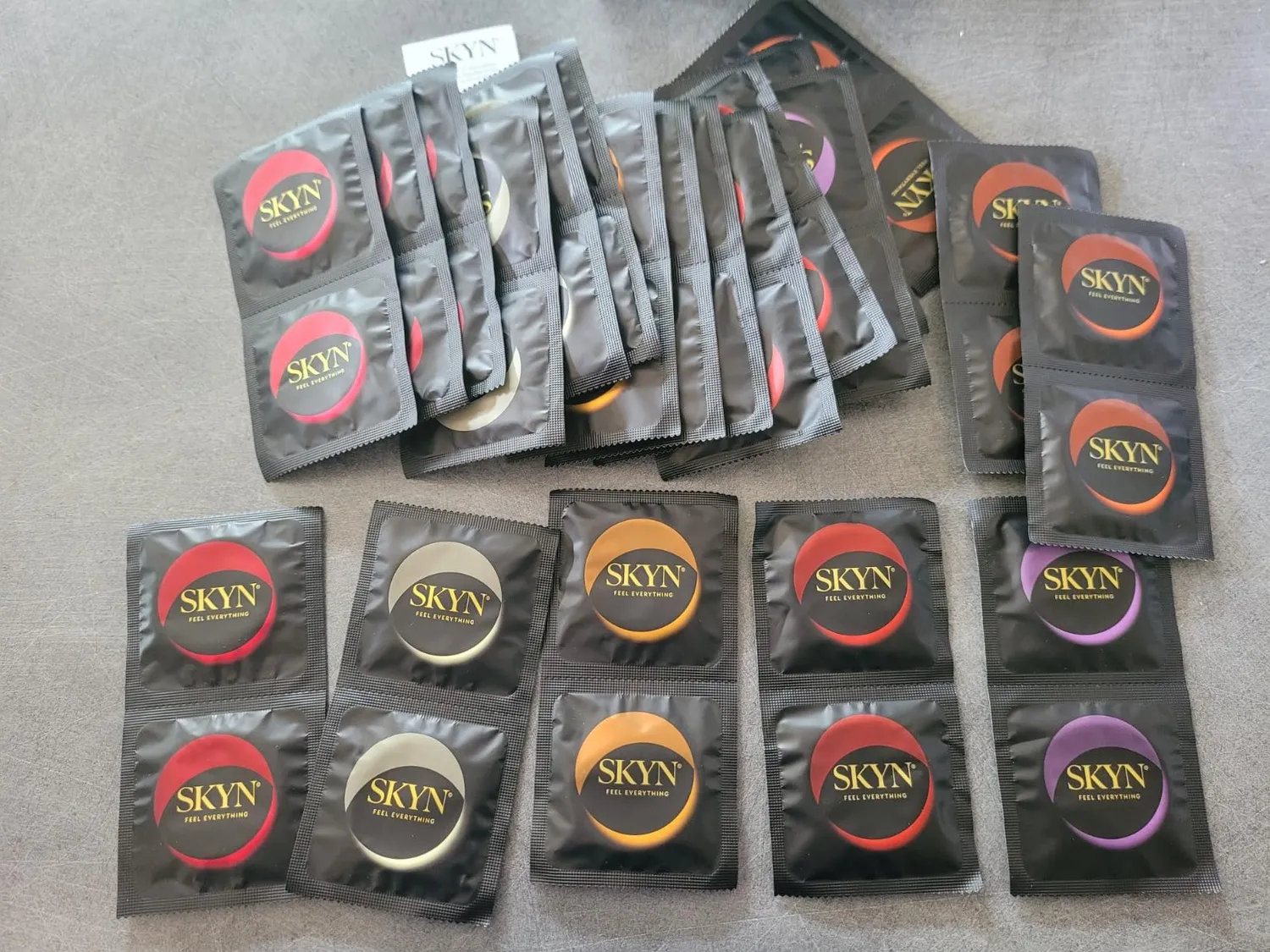 SKYN Unknown Pleasures préservatifs x42 assortiment sans latex